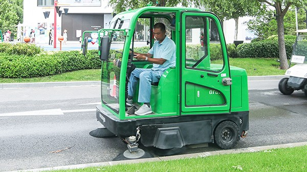 美汐清潔教您多雨季節的園林綠化養護應對措施